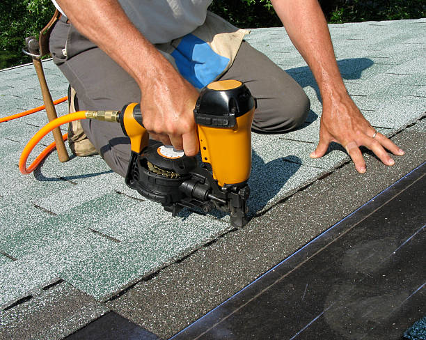 Best Roof Gutter Cleaning  in Hallowell, ME
